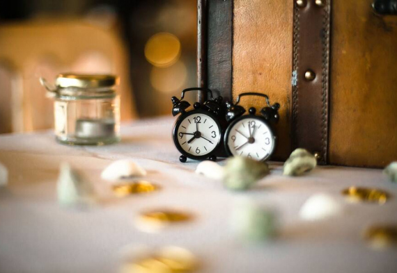Сувенирные часы на свадьбе