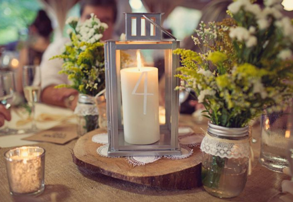 Свеча-фонарь в свадебном декоре