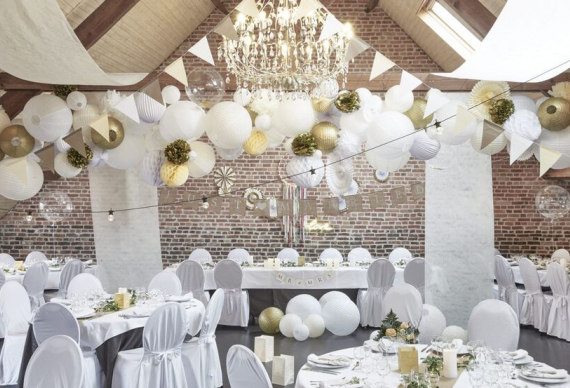 Свадебный декор с бумажными шарами
