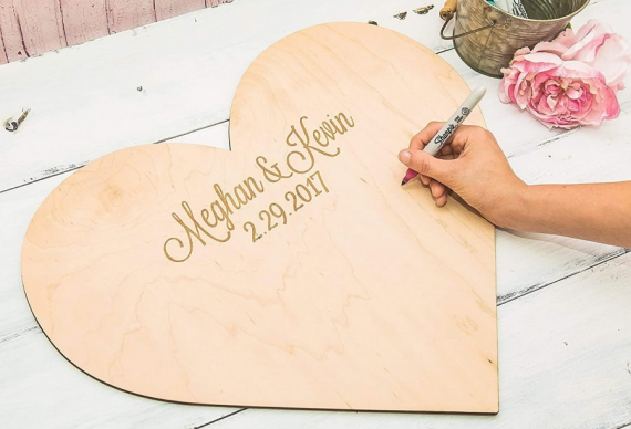 Свадебные пожелания на деревянном сердце