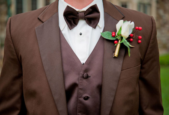 Шоколадно-коричневый костюм для жениха