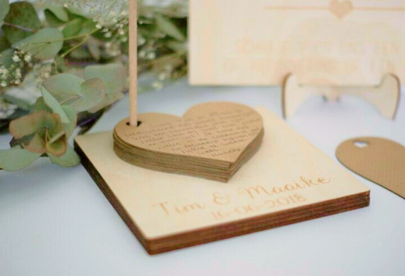 Свадебные пожелания на деревянных сердечках