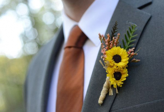 Свадебная бутоньерка из полевых цветов