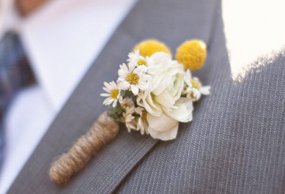 Бутоньерка из полевых цветов на свадьбу