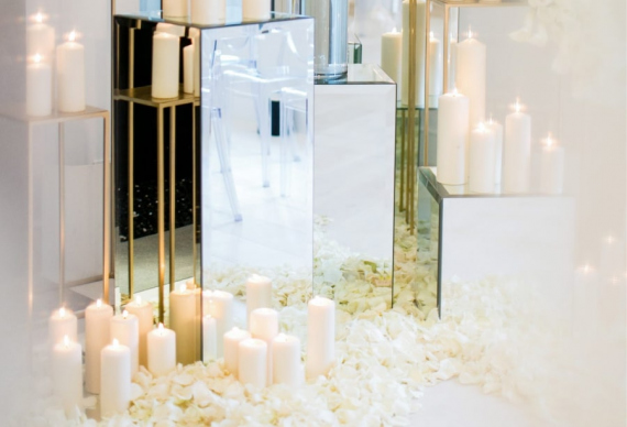 Свечи с зеркалами в декоре свадьбы