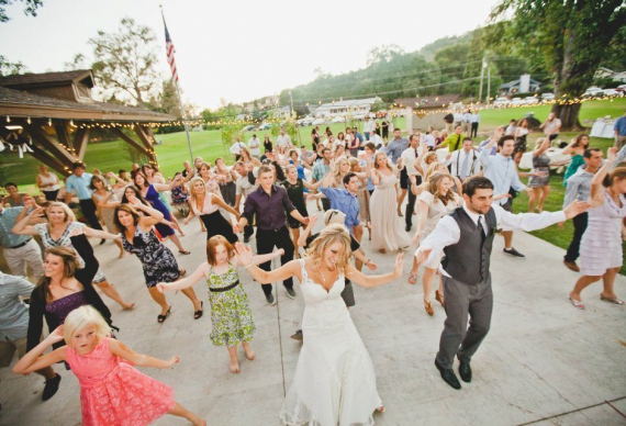 Танцевальный флешмоб гостей на свадьбе